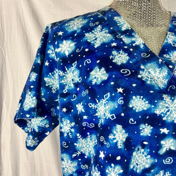 UA Scrubs Winter Snowflake Set Women's Small Top Pants Pockets Nursing Medical - Picture 3 of 10